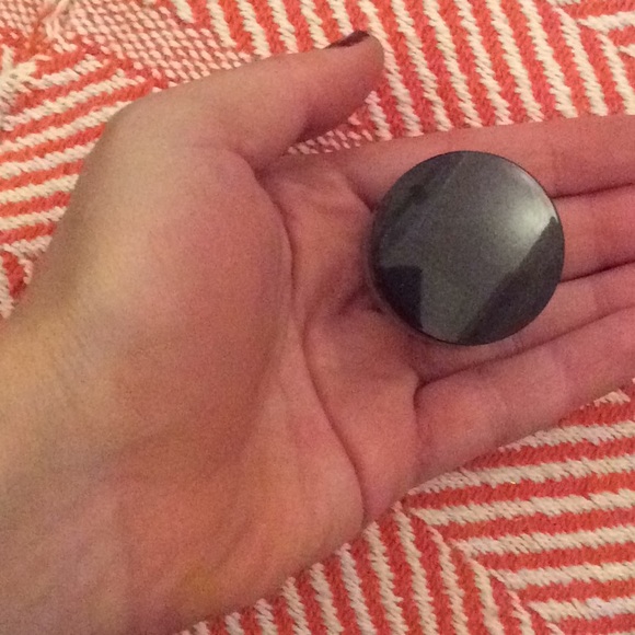 New LAURA MERCIER Invisible Setting Powder - Picture 5 of 5